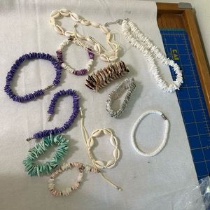 Lot 9 seashell bracelets